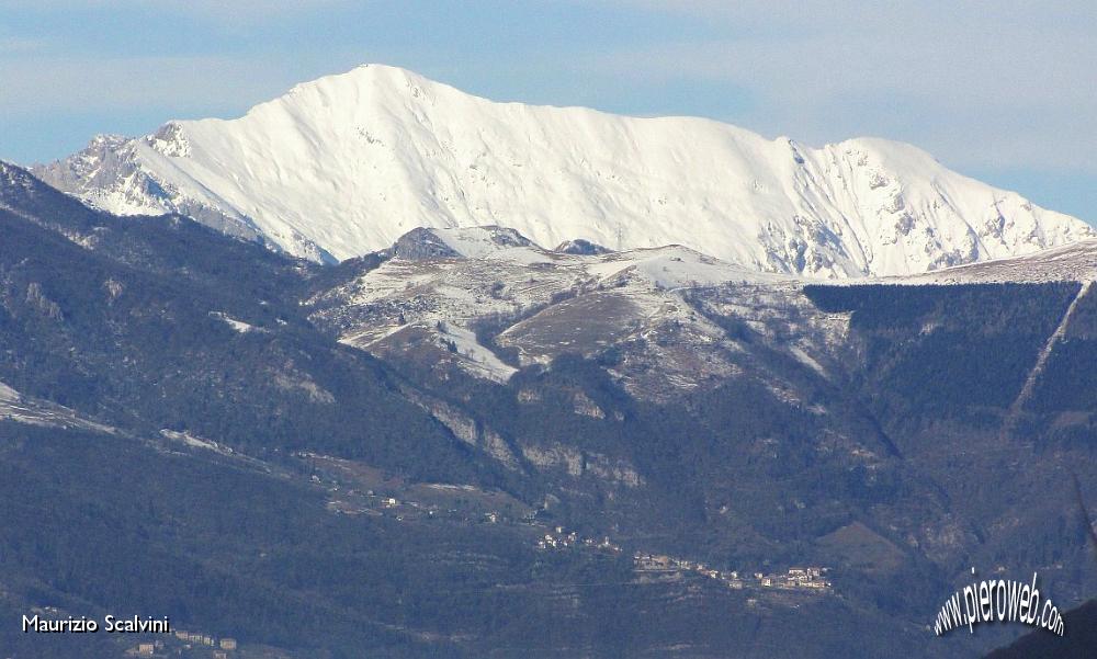 48 Zoom su Brumano, Coste del Pallio e Grignone.JPG